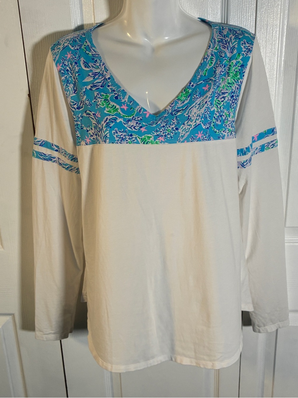 Lilly Pulitzer Amara V-Neck Top XL What A Lovely Place Print